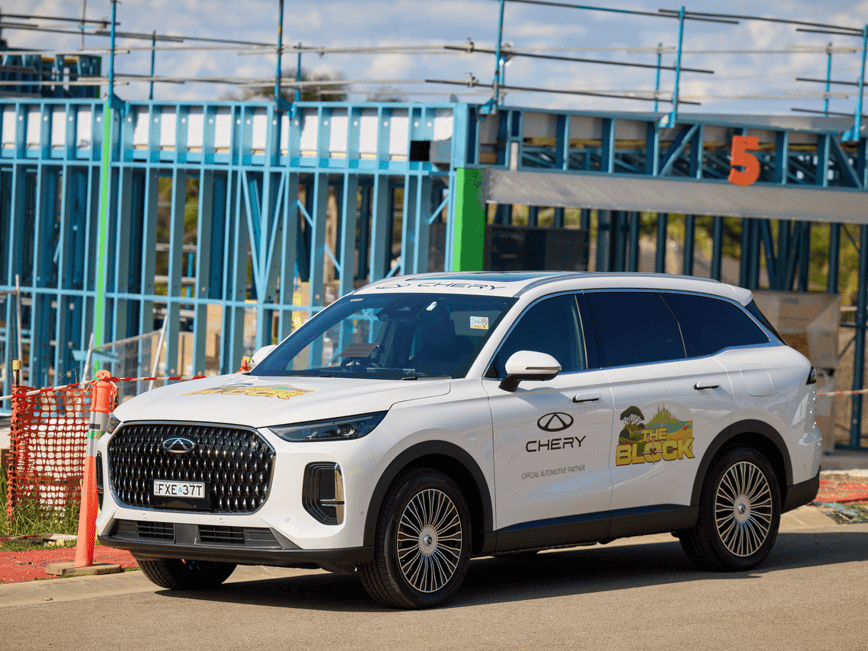 Tiggo 9 Chery Super Hybrid with The Block logo